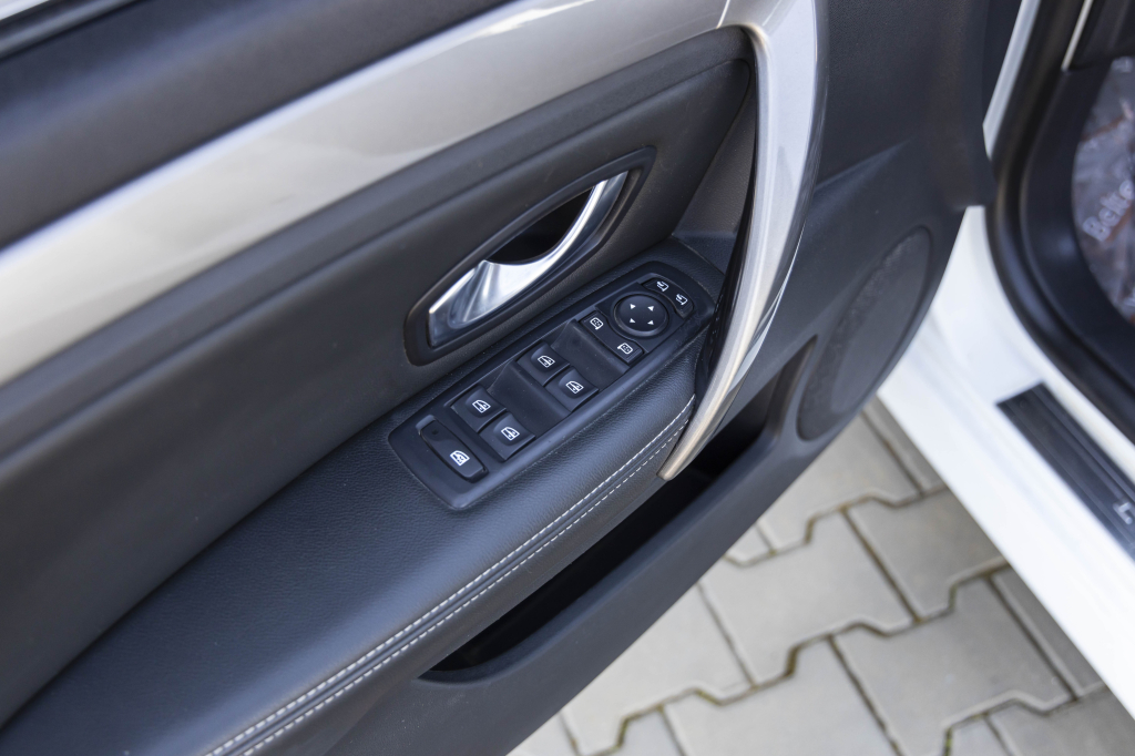 Renault Laguna 2014 фото 12