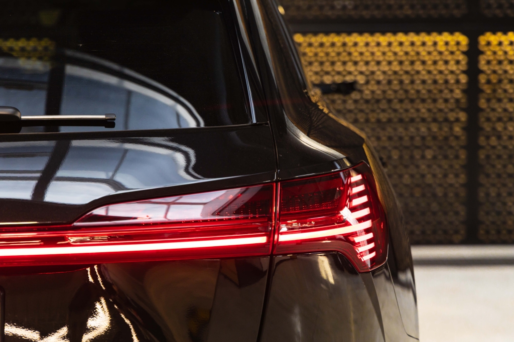 Audi e-tron 55 quattro 2019 фото 8