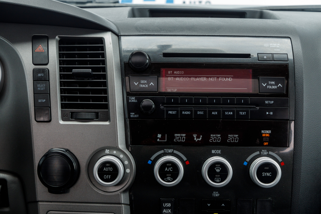 Toyota Sequoia SR5 2012 photo 18