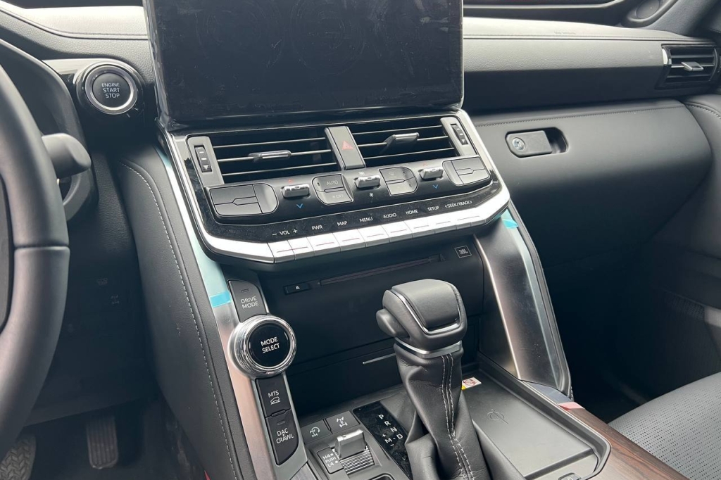 Toyota Land Cruiser 300 GUARD B6 2022 photo 13