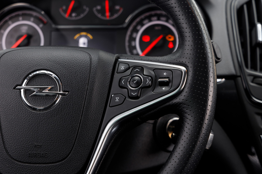 Opel Insignia photo 12