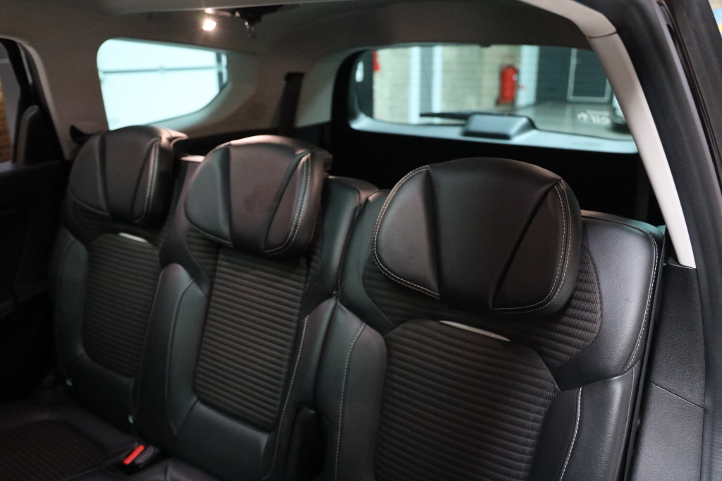 Renault Scenic 2017 фото 32