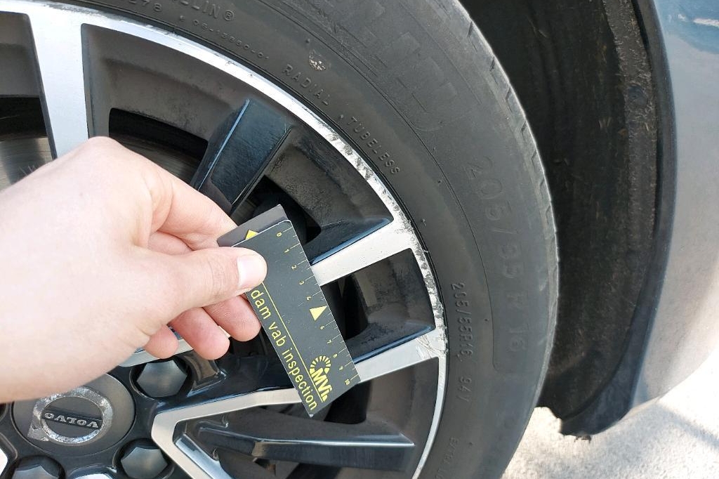 Volvo V40 2019 photo 24