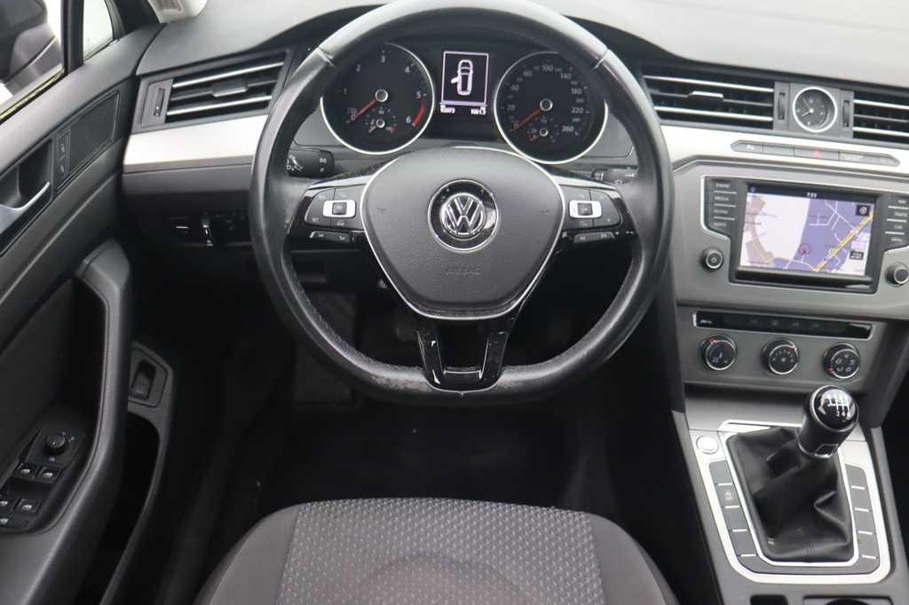 Volkswagen Passat Variant 2016 photo 1