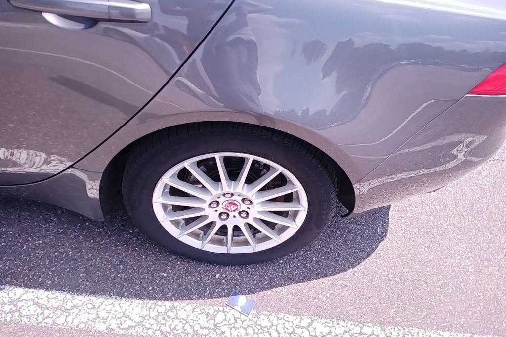 Jaguar XE 2015 фото 13