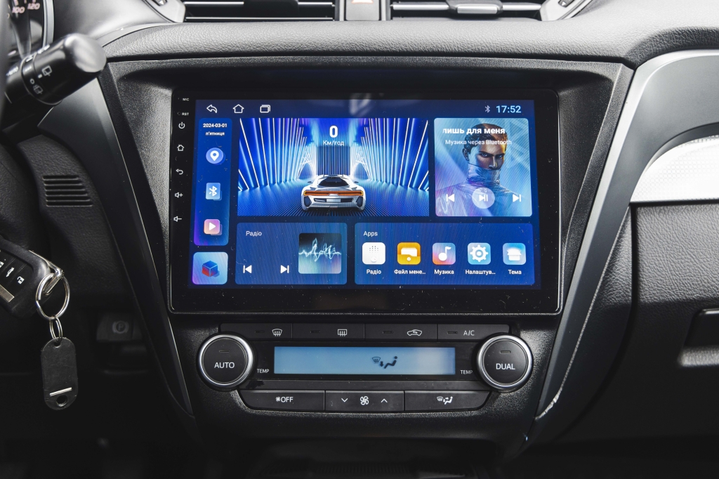 Toyota Avensis 2016 фото 24