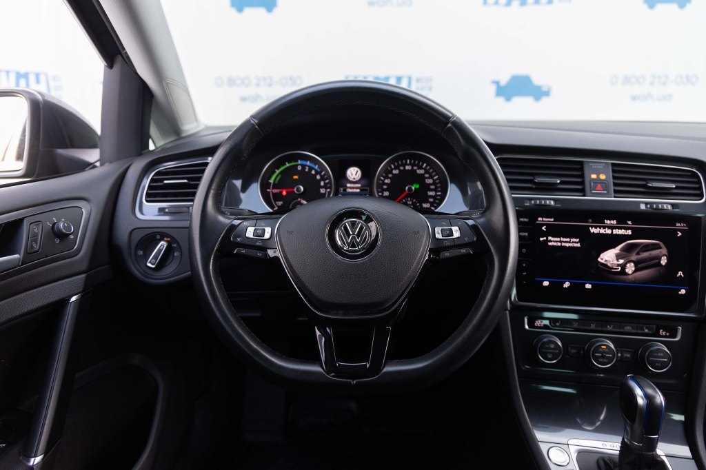 Volkswagen e-Golf 2018 фото 17