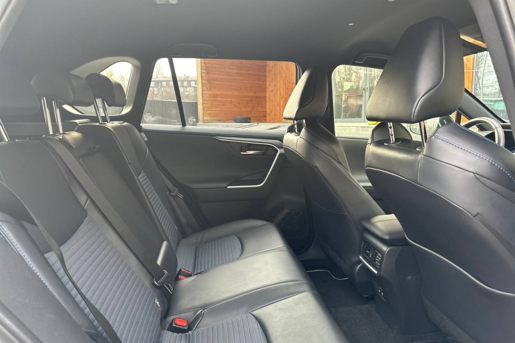 Toyota RAV4 EV Hybrid 2020 photo 17