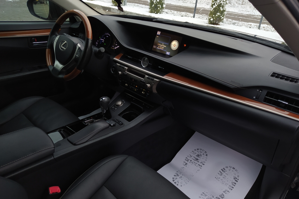 Lexus ES 300h HYBRID фото 20