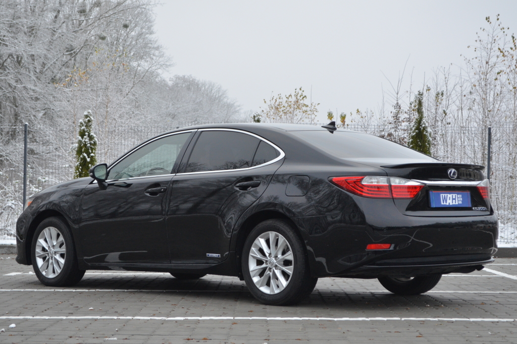 Lexus ES 300h HYBRID фото 2