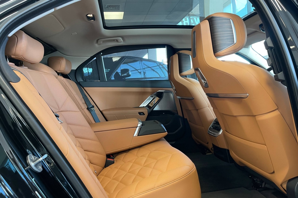 BMW i7 xDrive60 2023 фото 14