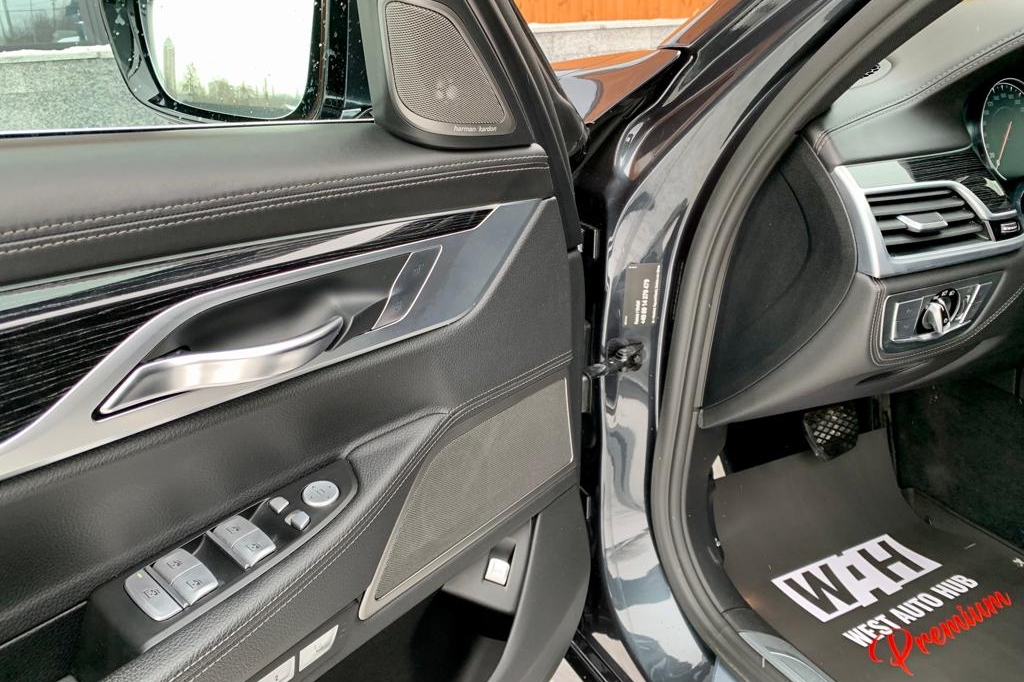 BMW 730 xDrive 2016 фото 20