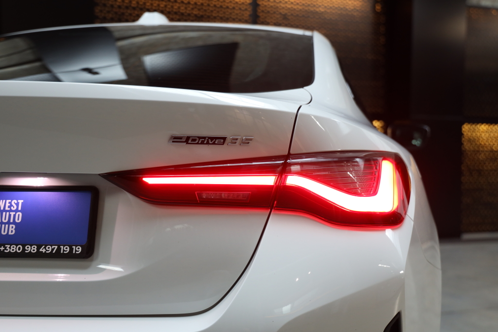 BMW i4 2023 фото 24