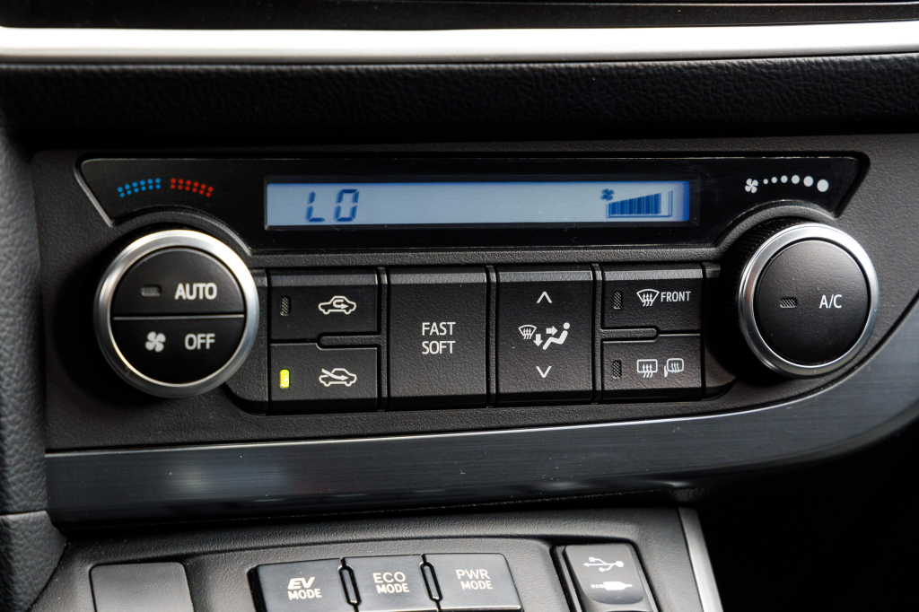 Toyota Auris Hybrid 2012 фото 16