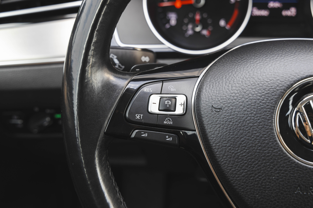 Volkswagen Passat R-Line 4Motion 2018 фото 17