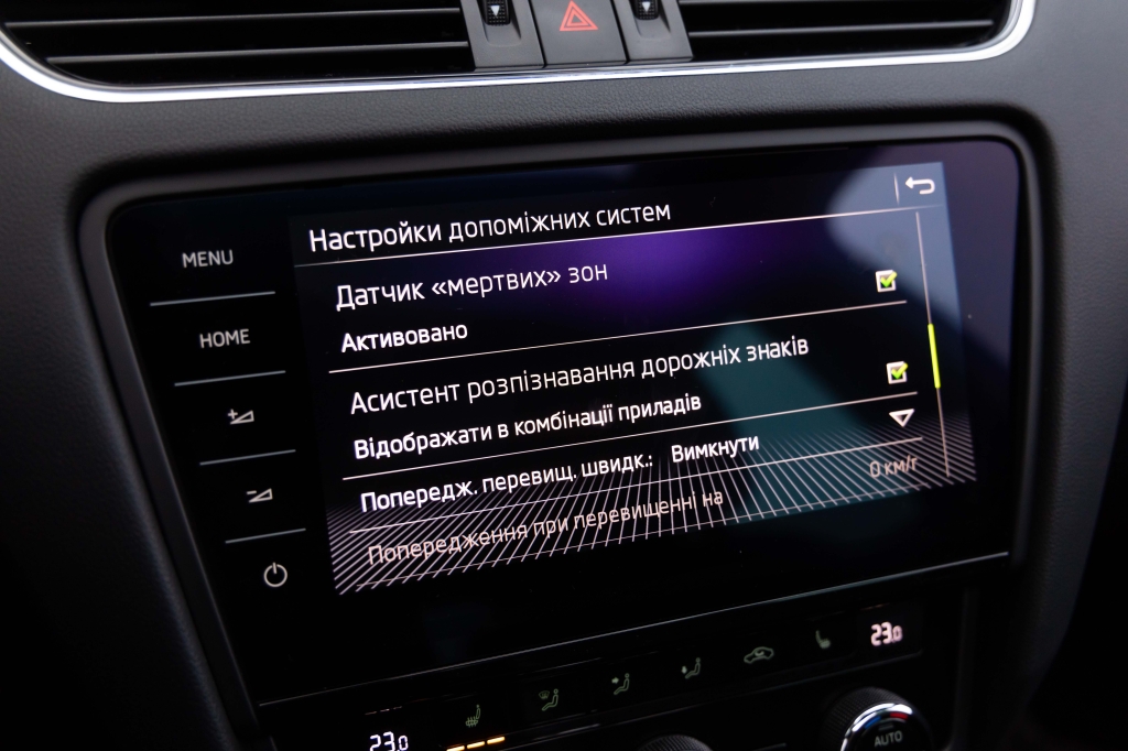 Skoda Octavia Laurin & Klement 2020 photo 32