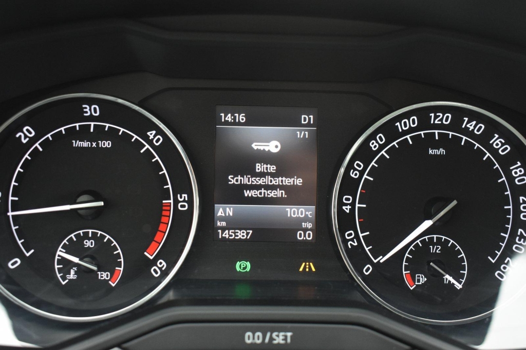 Skoda Superb Combi 2018 фото 5