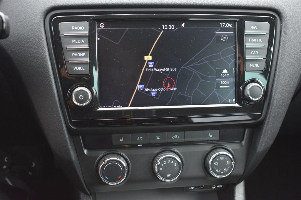 Skoda Octavia Combi 2016 фото 7