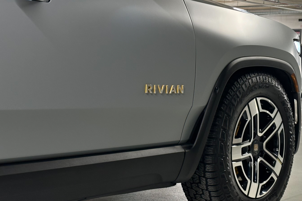 Rivian R1S 2023 photo 7