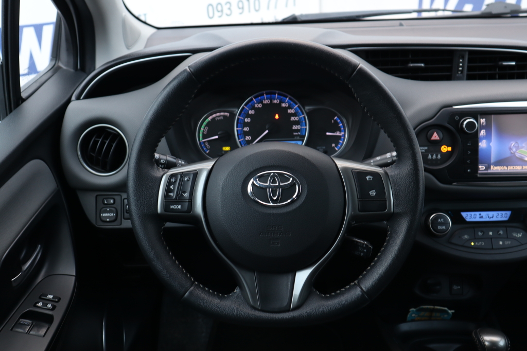 Toyota Yaris photo 6