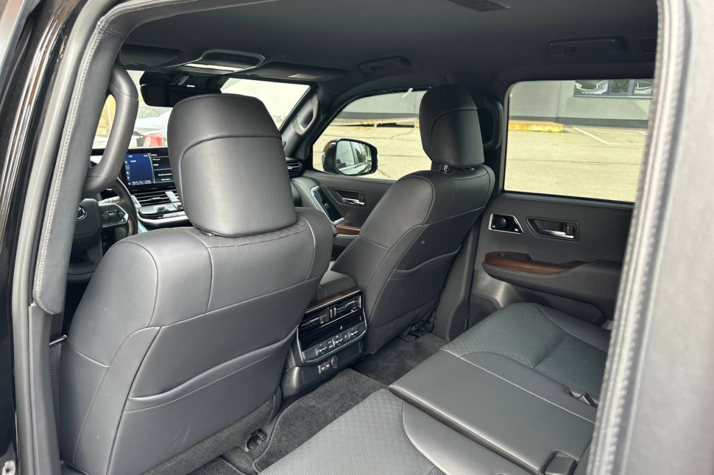 Toyota Land Cruiser 300 VX BR6 Armor 2022 фото 14