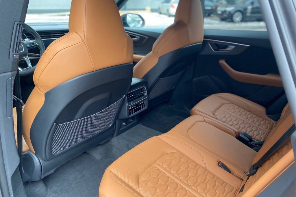 Audi RS Q8 2022 фото 11