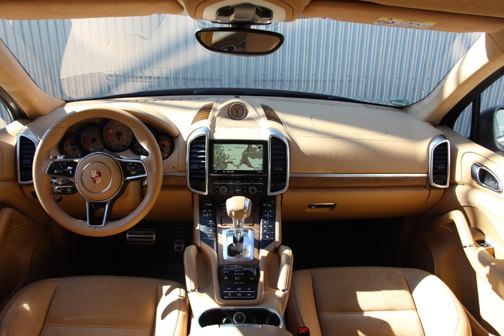 Porsche Cayenne GTS 2015 фото 8