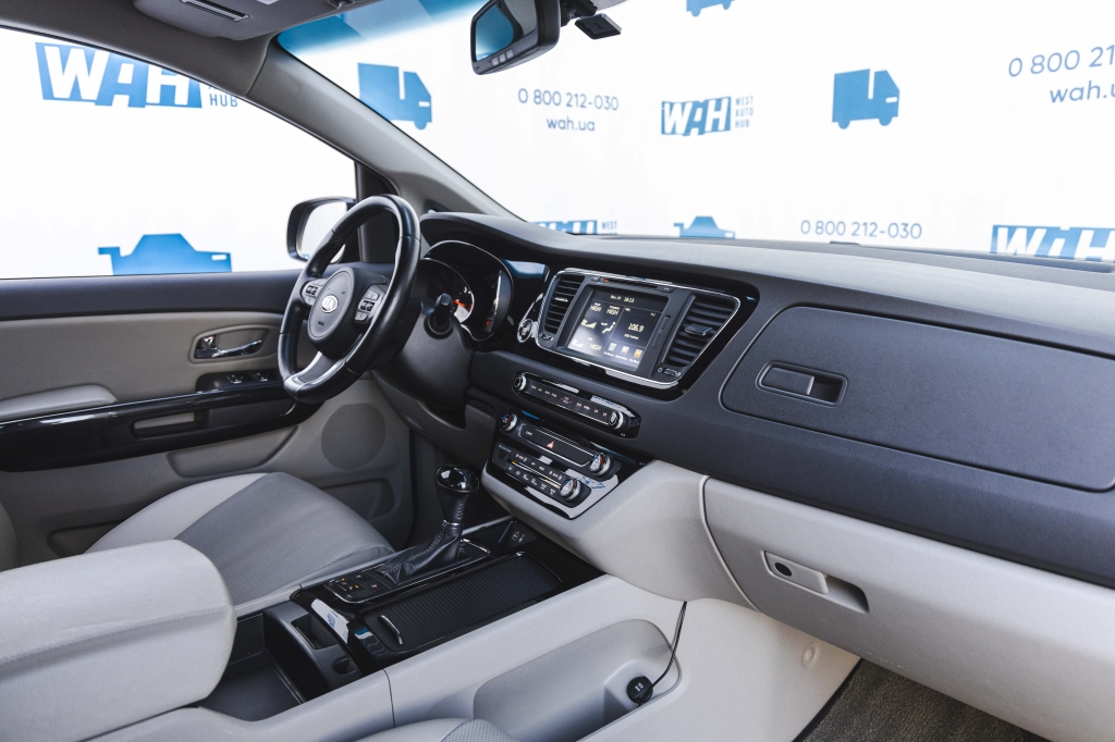 Kia Carnival 2015 фото 37