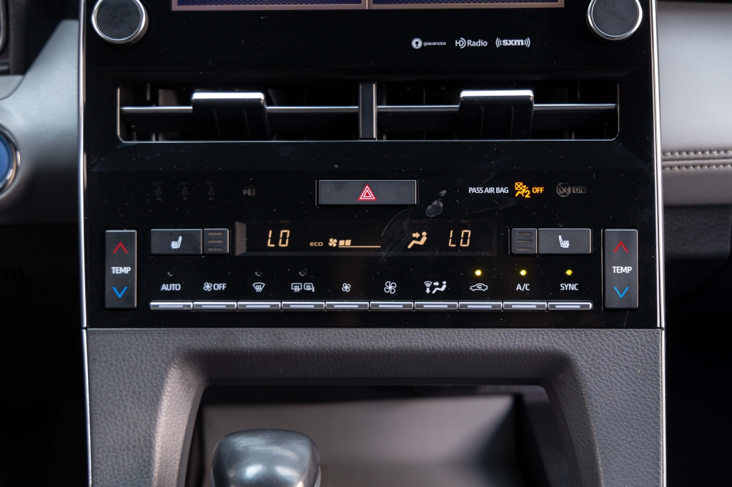 Toyota Avalon Hybrid 2020 фото 25