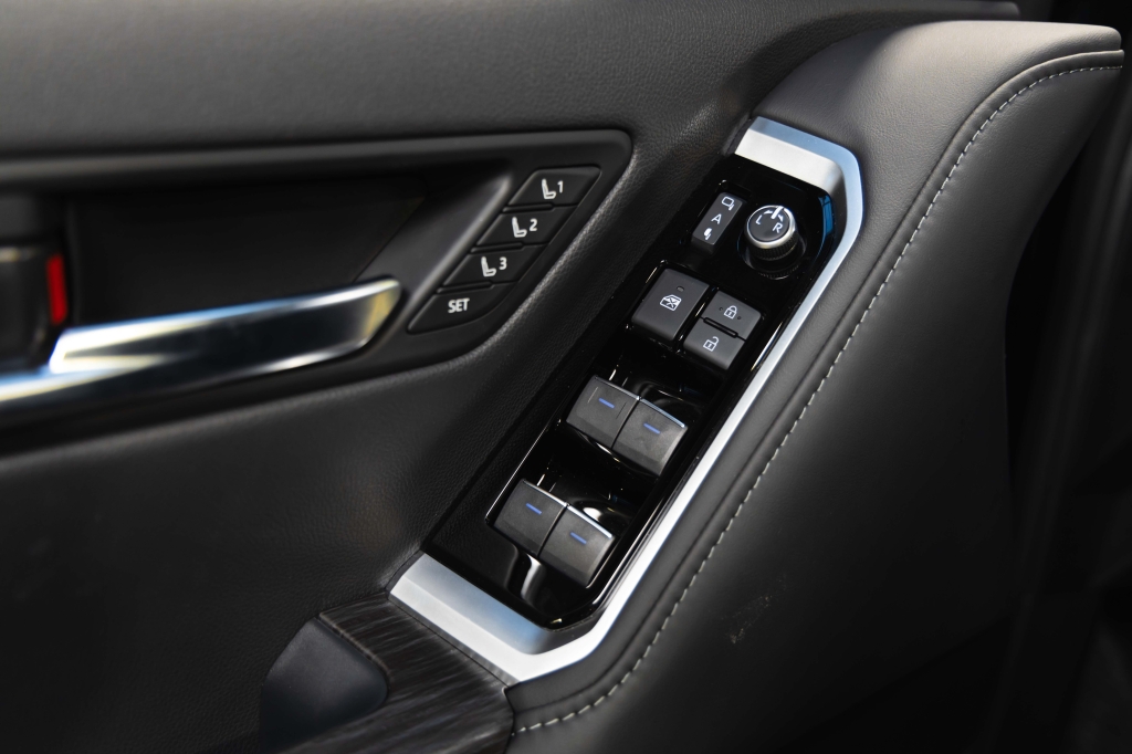 Toyota Land Cruiser GR 2023 фото 16