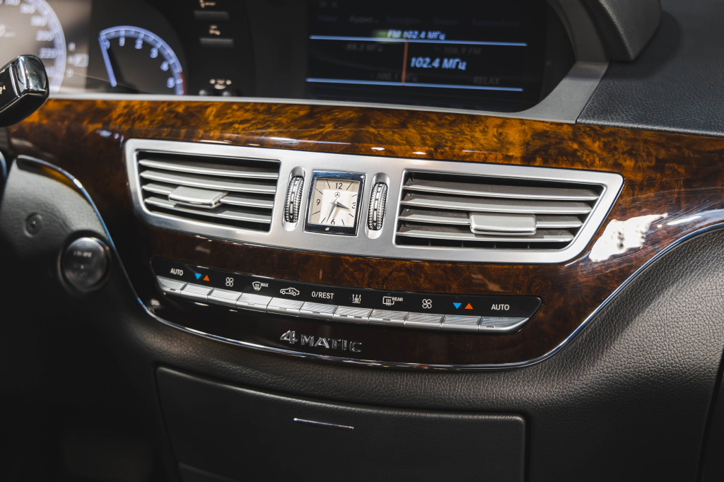 Mercedes-Benz S-Class 2011 photo 32