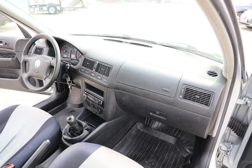 Volkswagen Golf 2001 photo 17