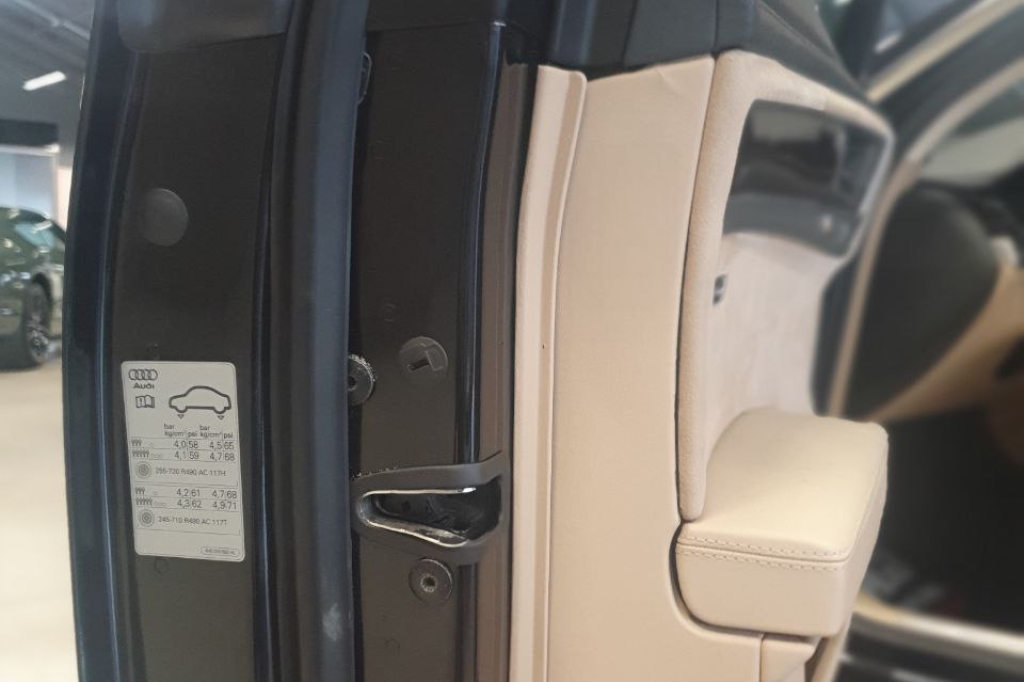 Audi A8 Long Security VR9 Quttro 2015 photo 25