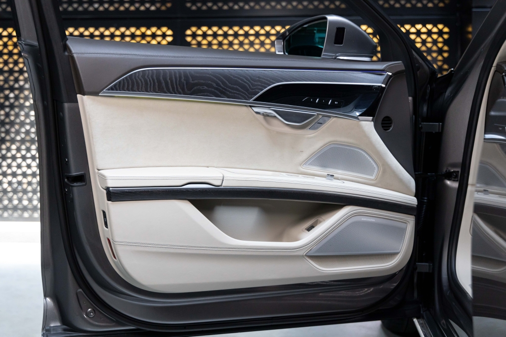 Audi A8 L 2018 фото 13