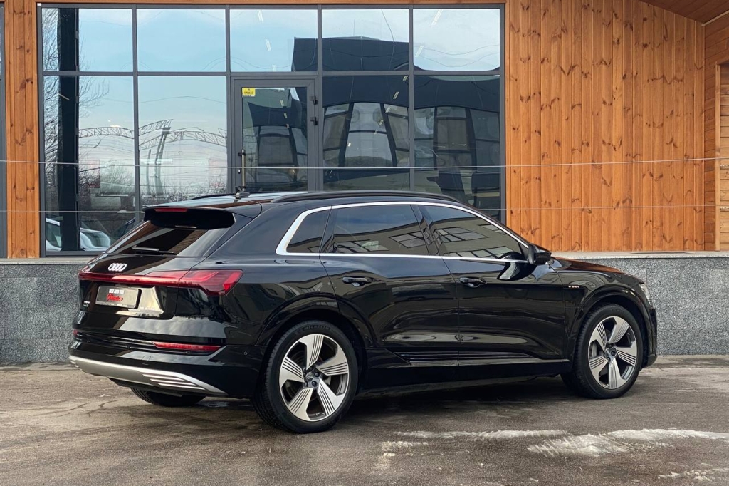 Audi e-tron 2019 фото 5