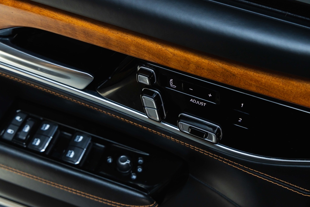 Jeep Grand Wagoneer 2022 фото 32