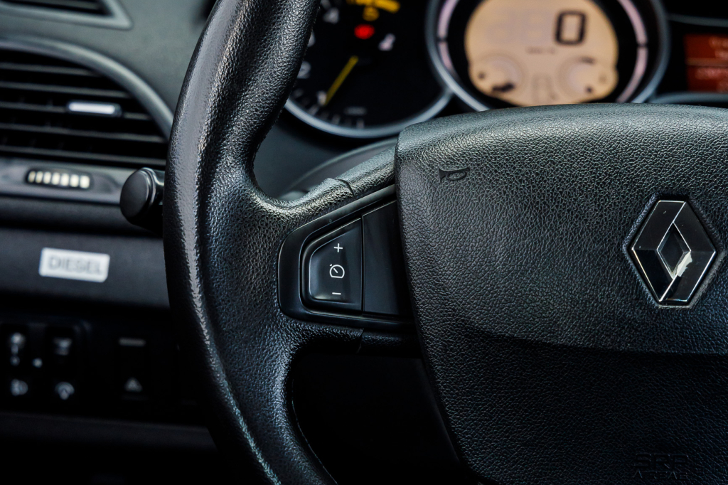 Renault Megane 2010 фото 15