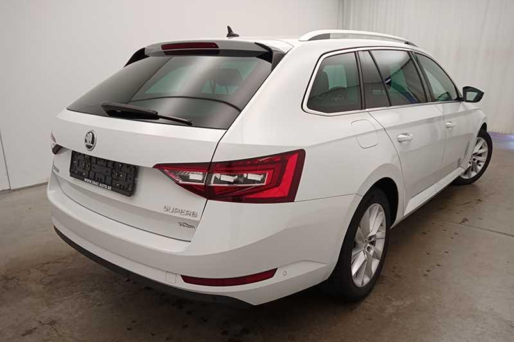 Skoda Superb Combi 2016 фото 1