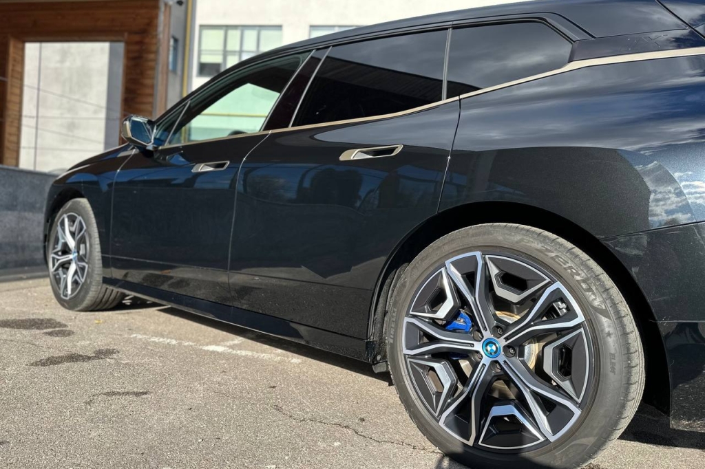 BMW iX xDrive40 2021 фото 6