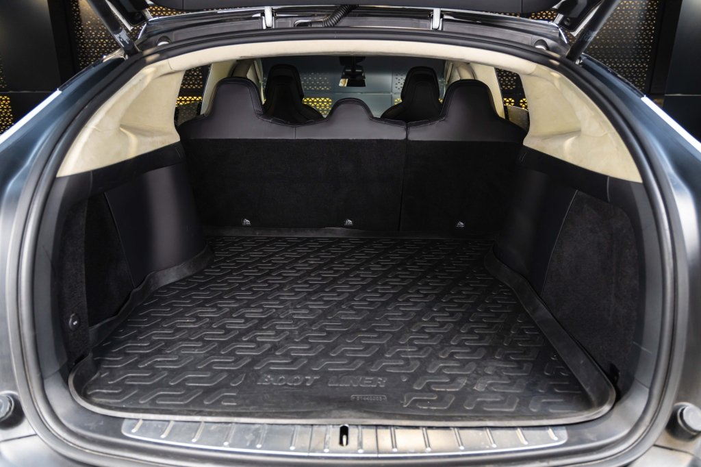 Tesla Model X 75D 2017 фото 35