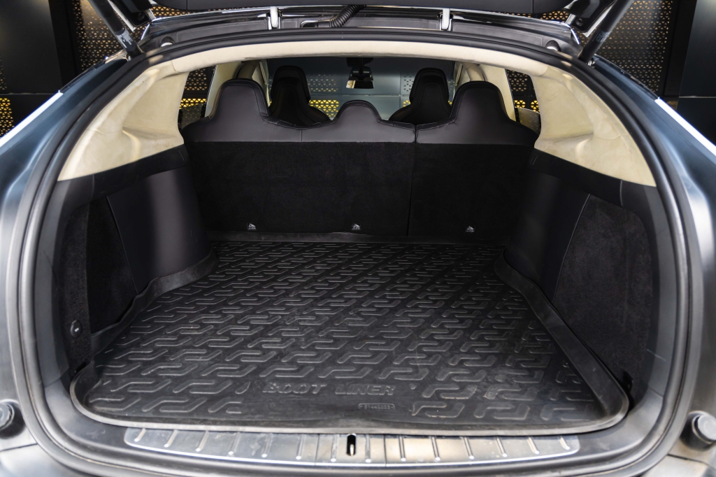 Tesla Model X 75D 2017 фото 35