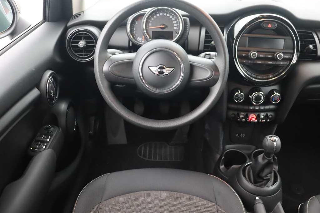 MINI One 2017 photo 2