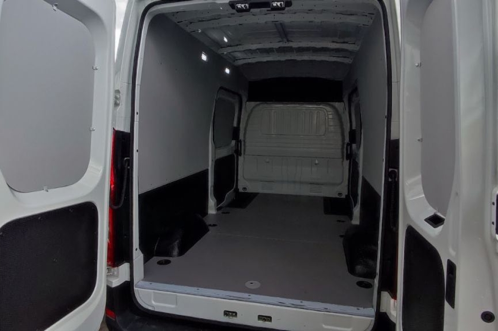 Maxus Deliver 9 2024 photo 9