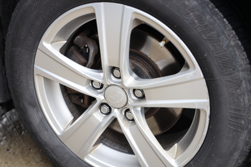 Toyota Prius Prime 2016 фото 9