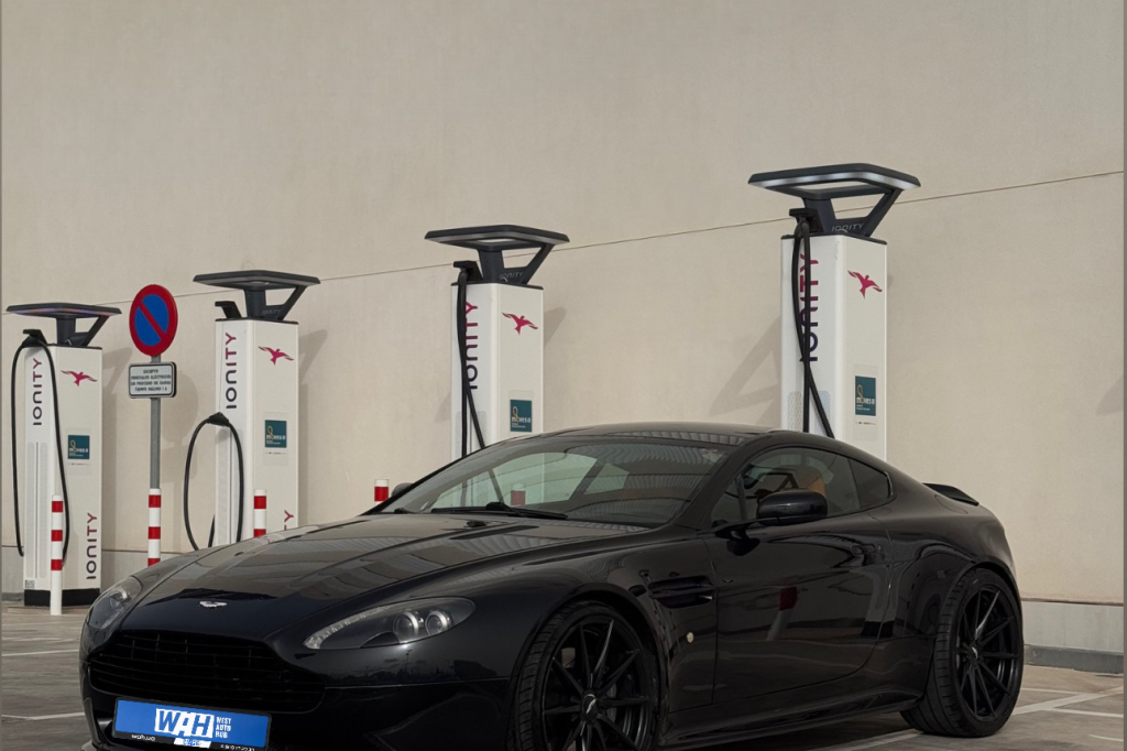 Aston Martin V8 Vantage 2006 фото 1