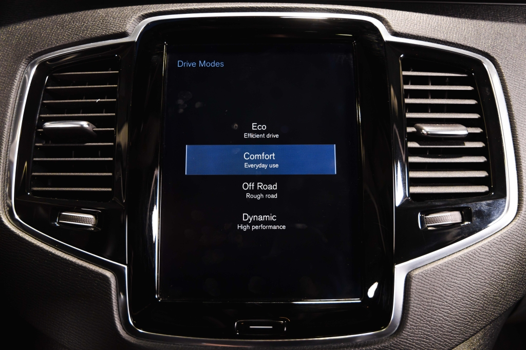 Volvo XC90 2018 фото 23