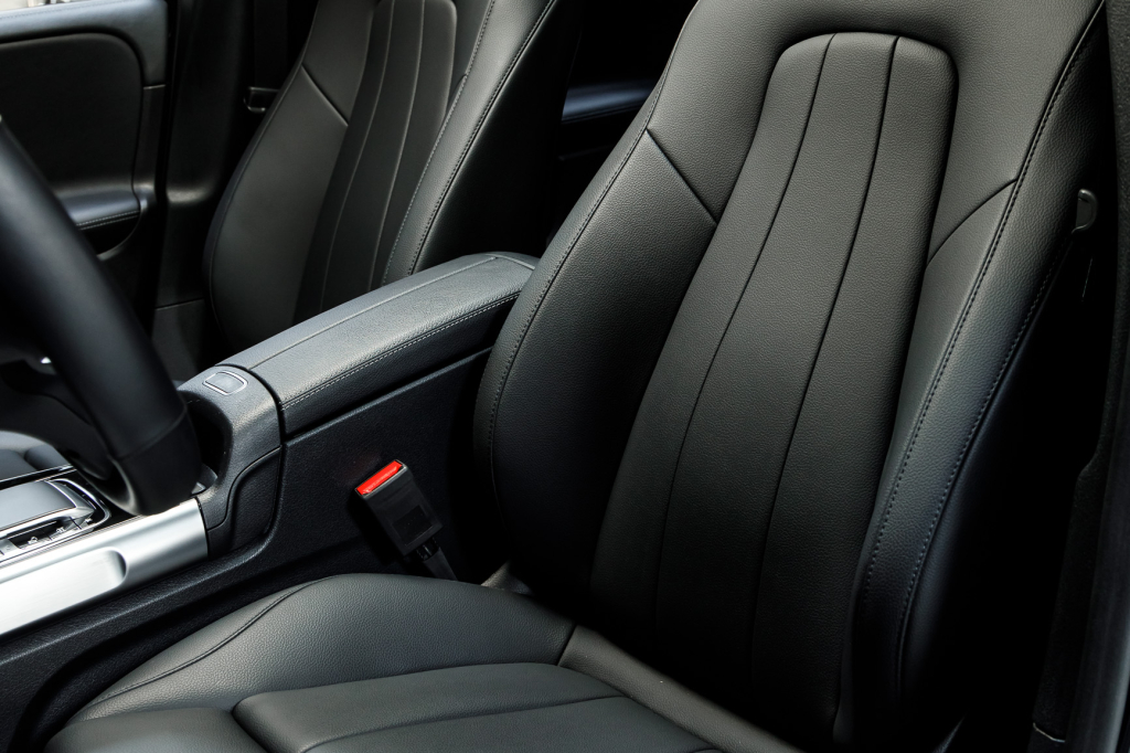 Mercedes-Benz GLB-Class 250 2020 photo 16