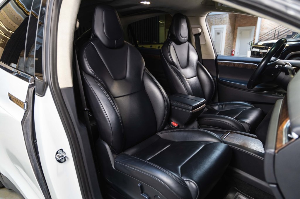 Tesla Model X 75D 2017 фото 32