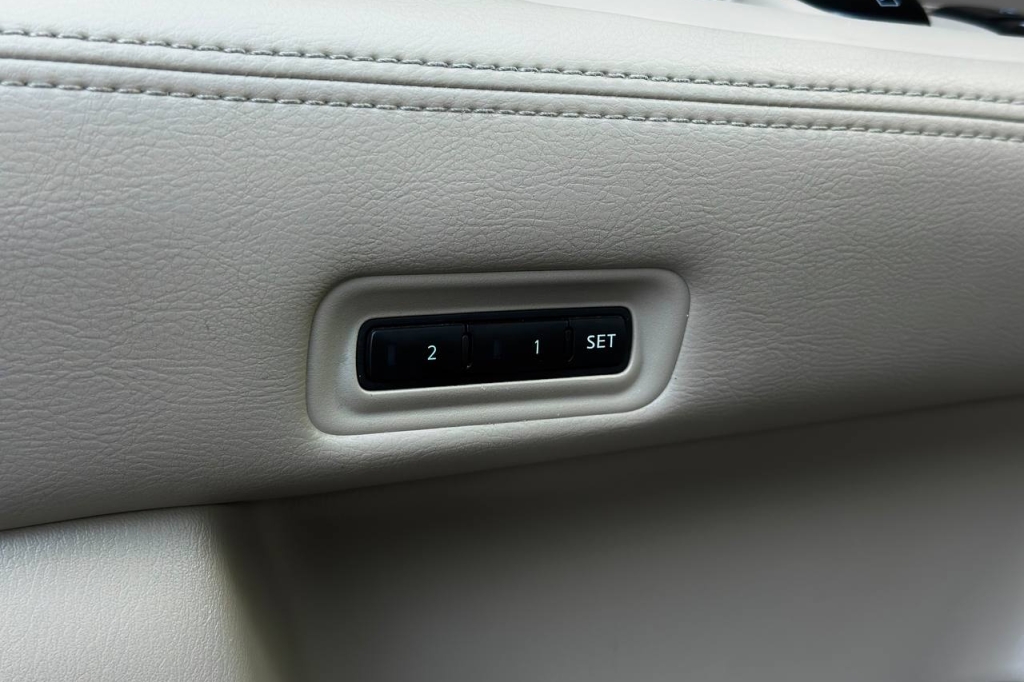 Nissan Pathfinder 2015 фото 10