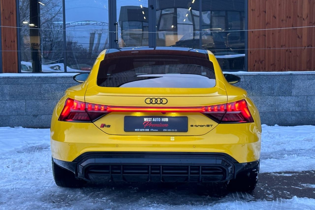 Audi RS e-tron GT 2021 фото 4